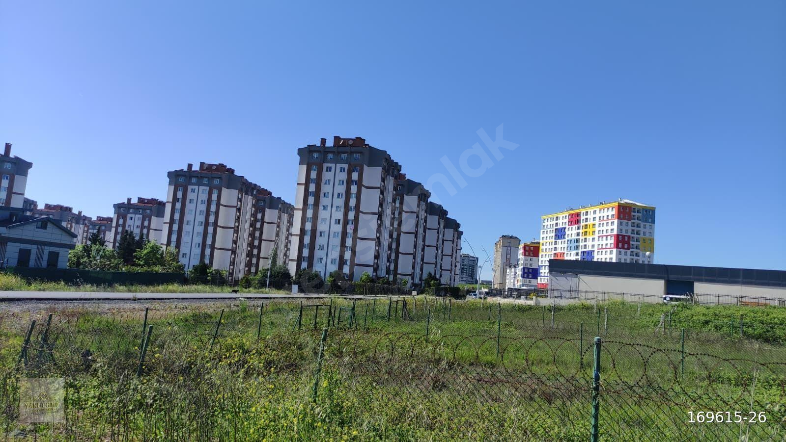 HADIMKÖY KİPTAŞ-1 SİTESİNDE SATILIK İÇİ YENİLENMİŞ TEMİZ DAİRE