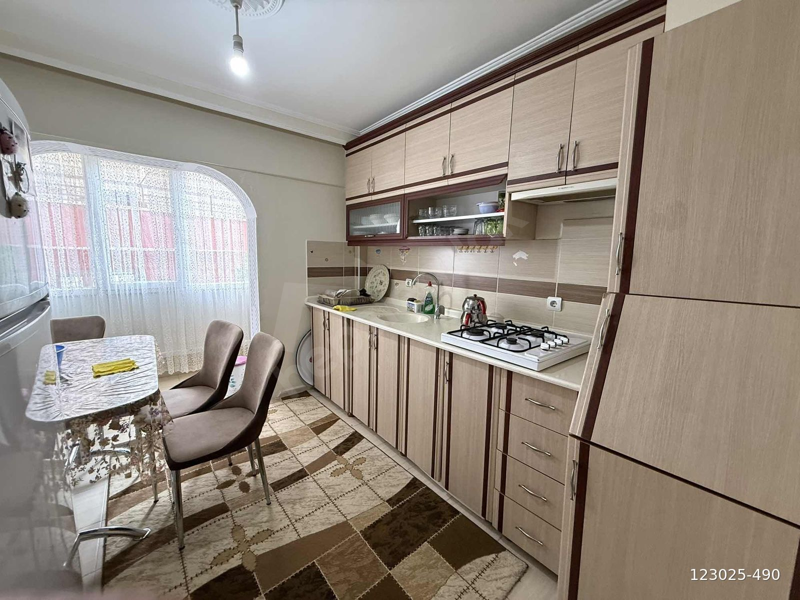 30 AĞUSTOS MAH'DE ARA KAT 2+1 BÜYÜK DEPOLU GENİŞ SATILIK DAİRE