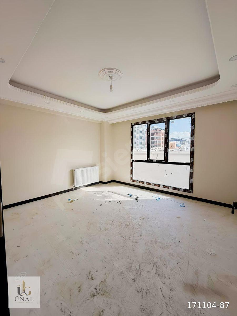 AVCILAR TAHTAKALEDE 2+1 | 80 M² | BAHÇE KAT | OTOPARKLI