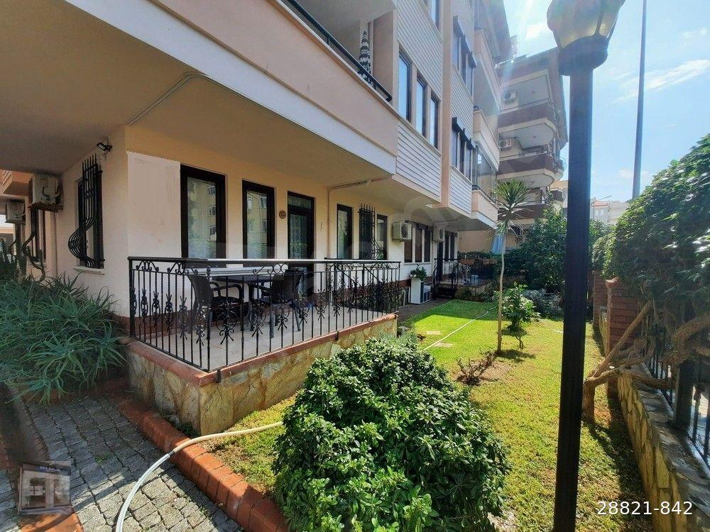 Alanya merkez Oba sahilde kiralık eşyalı site içinde 2+1 daire