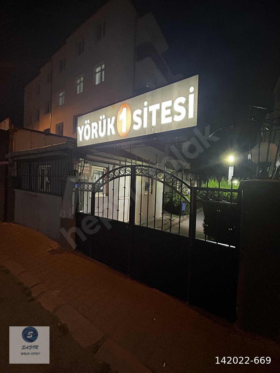 SAFİR'DEN ZÜMRÜTTE SİTE İÇERİSİNDE GÜVENLİKLİ SÜPER DAİRE!