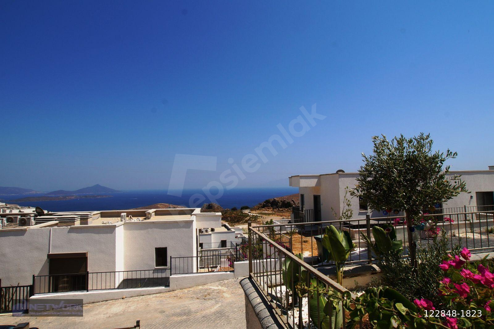 Bodrum Bağla'da Satılık Kısmi Deniz Manzaralı Bahçeli 2+1 Daire