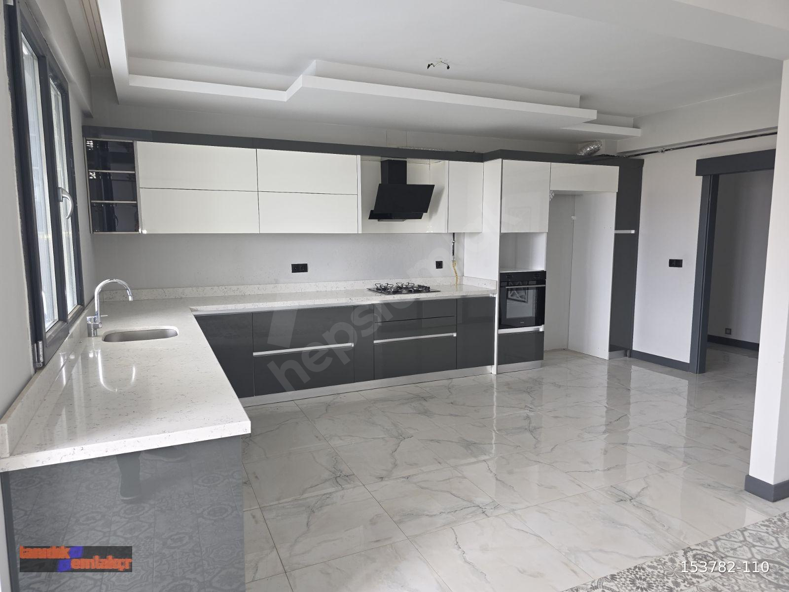 TANIDIK EMLAKÇI BOTANİCA SİTESİNDE 8. KAT 5.5+1 KİRALIK DAİRE