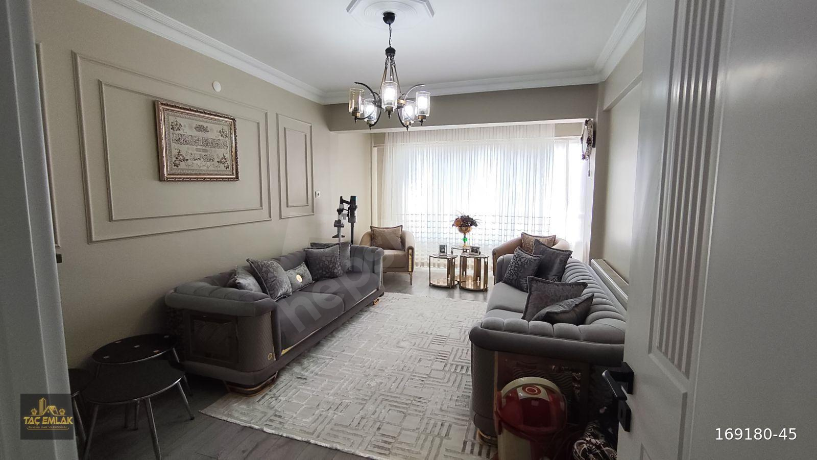 ÖZLEK CAMİİ YANI BAKIMLI İÇİ YAPILI SATILIK 4 ODALI DAİRE