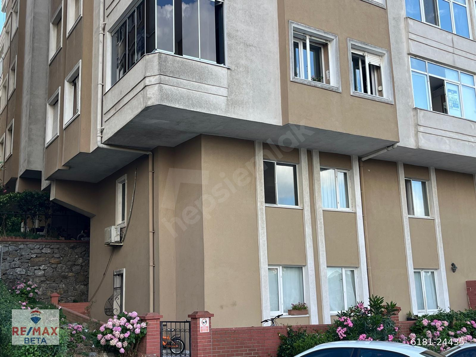 GÜVENLIKLI, YÜZME HAVUZLU, OTOPARKLI SITEDE ARAKAT 2+1 DAIRE