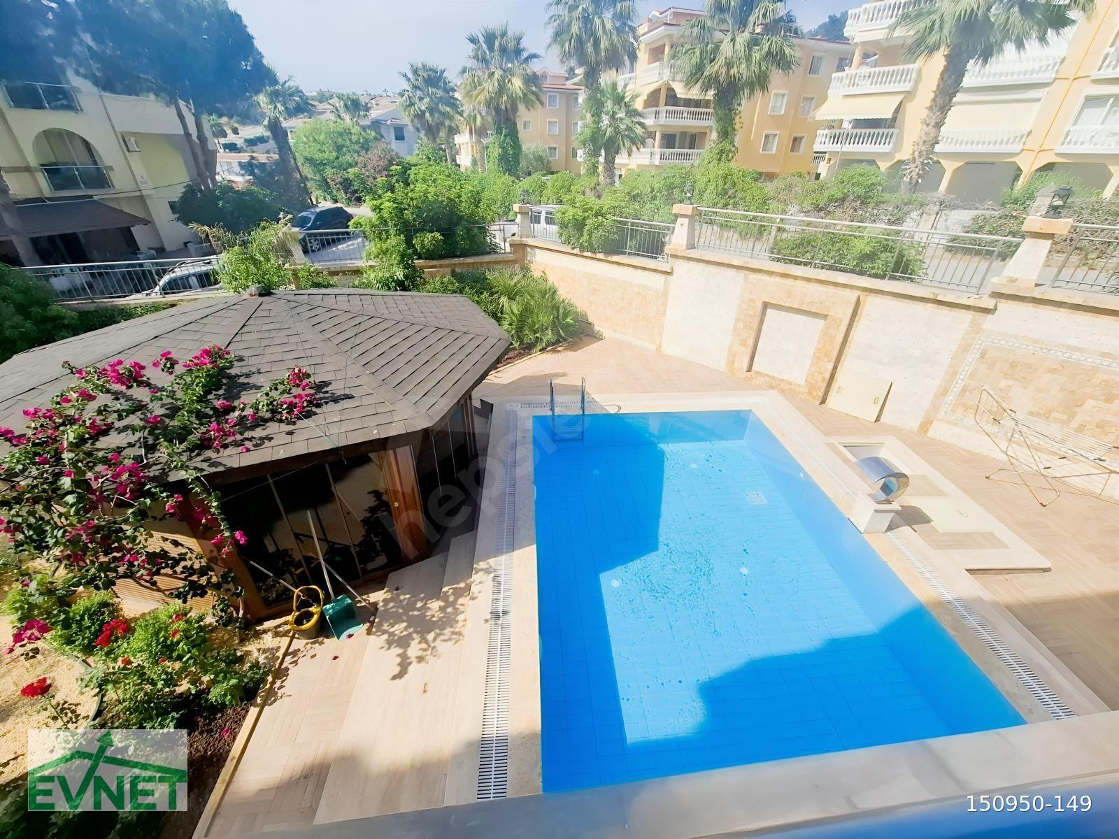 KUŞADASI MARİNADA ELİT SİTE İÇERİSİNDE 3+1 SATILIK DAİRE
