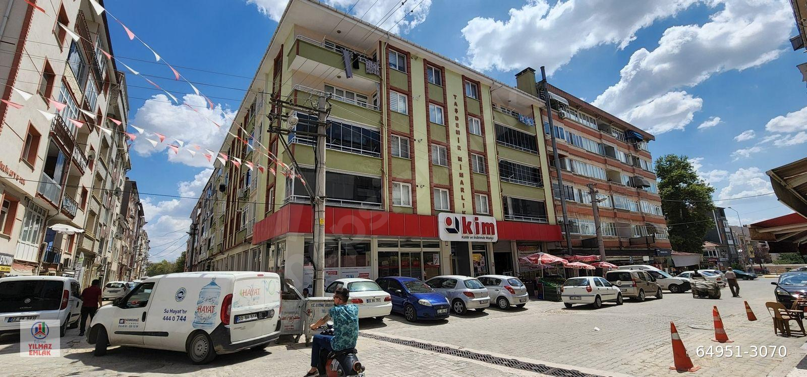 ANA CADDE AYŞE KADIN BALTA OTEL YANINDA ARAKAT 2+1 SATILIK DAİRE