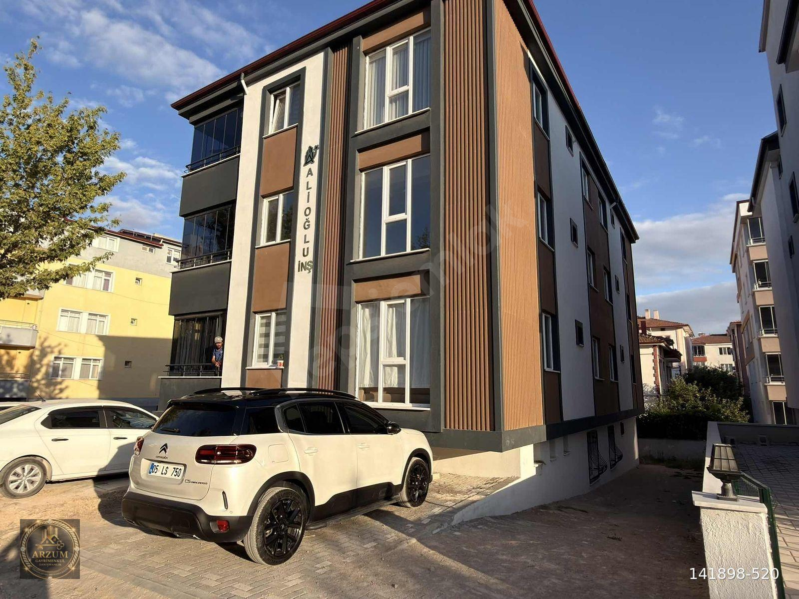 MAHSEN MAHALLESİNDE ASMA SOKAKTA ARA KAT 2+1 DAİRE ÖN CEPHE