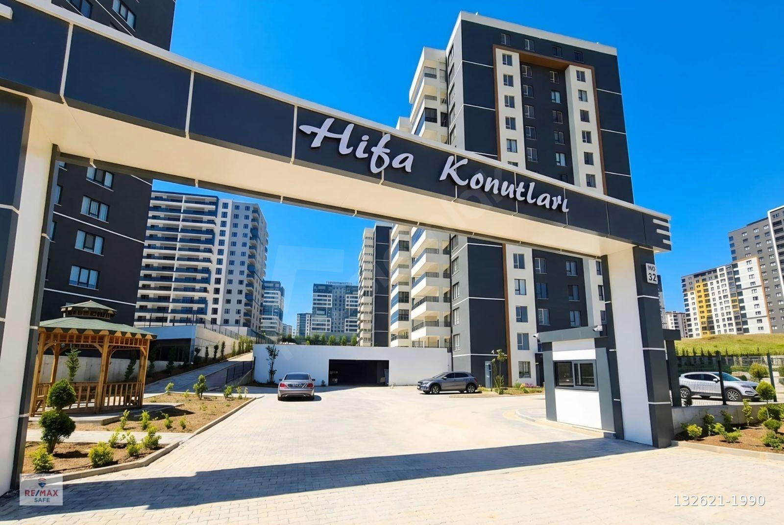 CUMHURİYET MAHALLESİ HİFA KONUTLARI'NDA SATILIK LÜKS 4+1 DAİRE