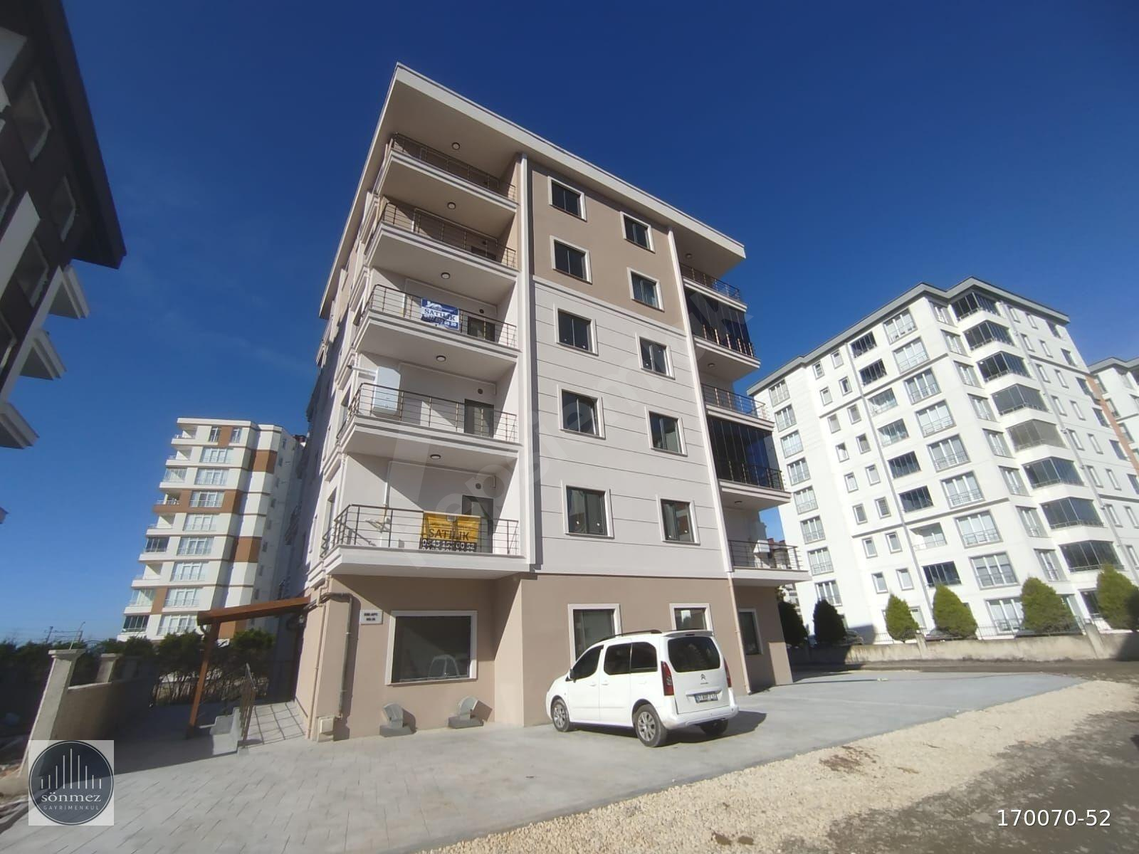 SÖNMEZ'DEN CUMHURİYETTE GENİŞ BALKONLU SATILIK 1+1 DAİRELER