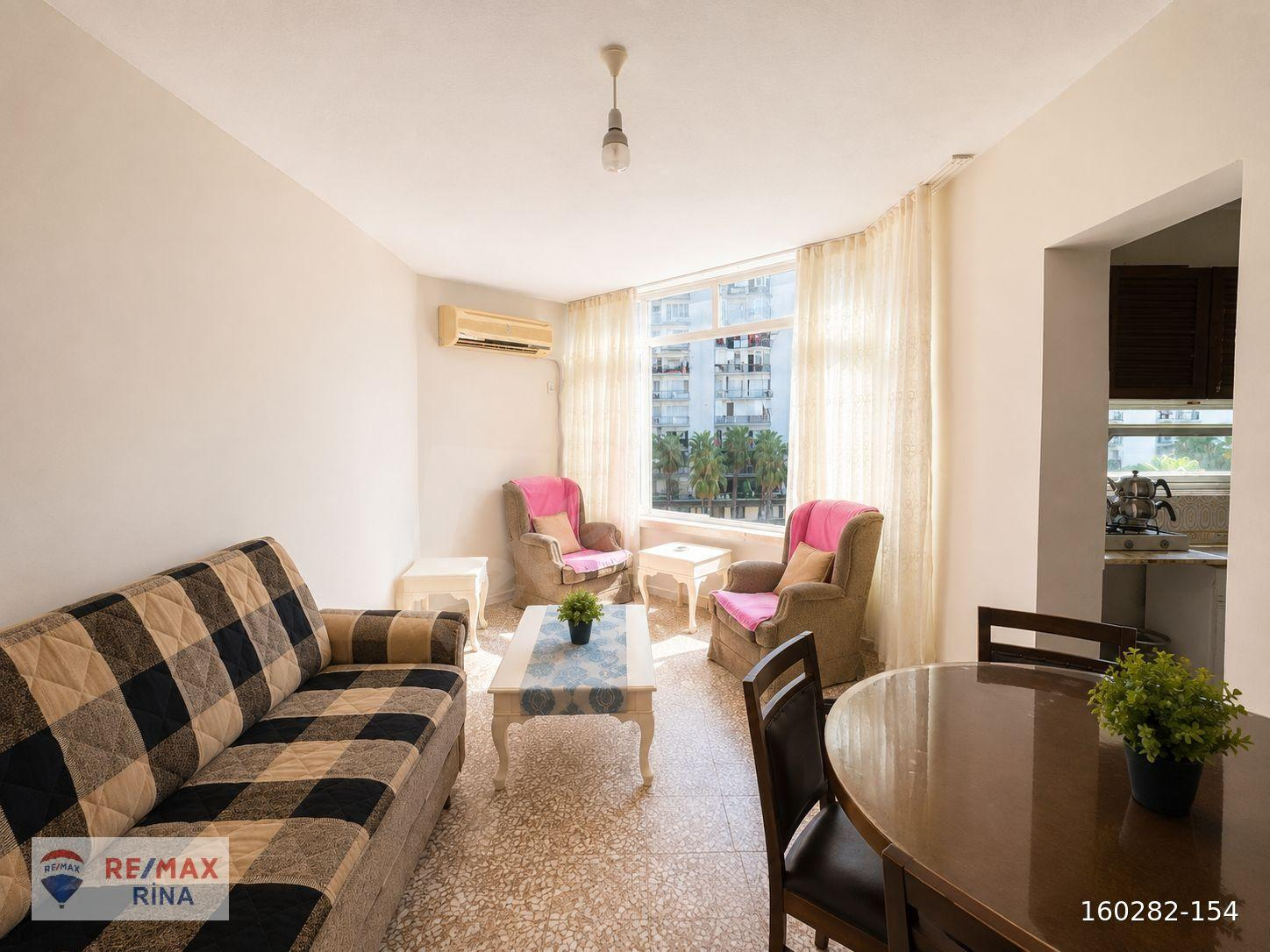 REMAX RİNA'DAN SOLİ SİTESİNDE DENİZ MANZARALI EŞYALI 1+1