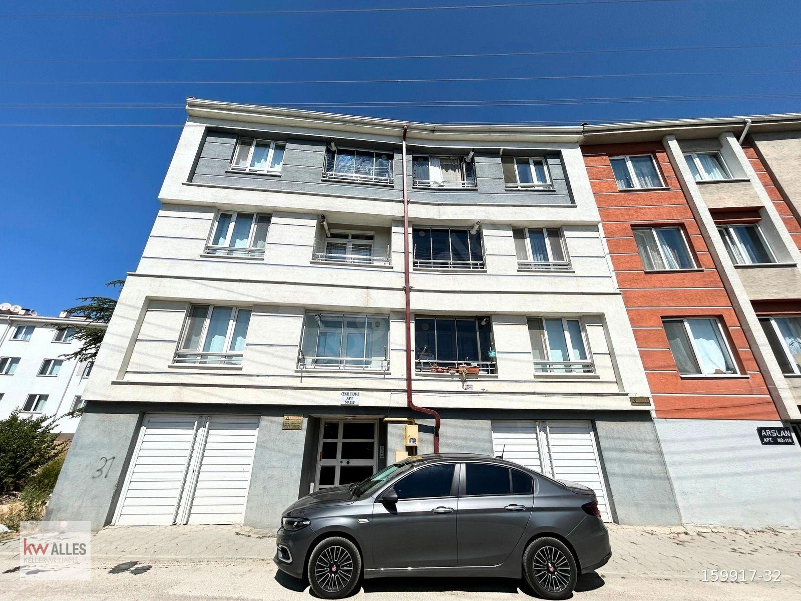 ALLES'TEN SÜTLÜCE MAH. İSTİKLAL CAD. ÜZERİNDE SATILIK 2+1 DAİRE