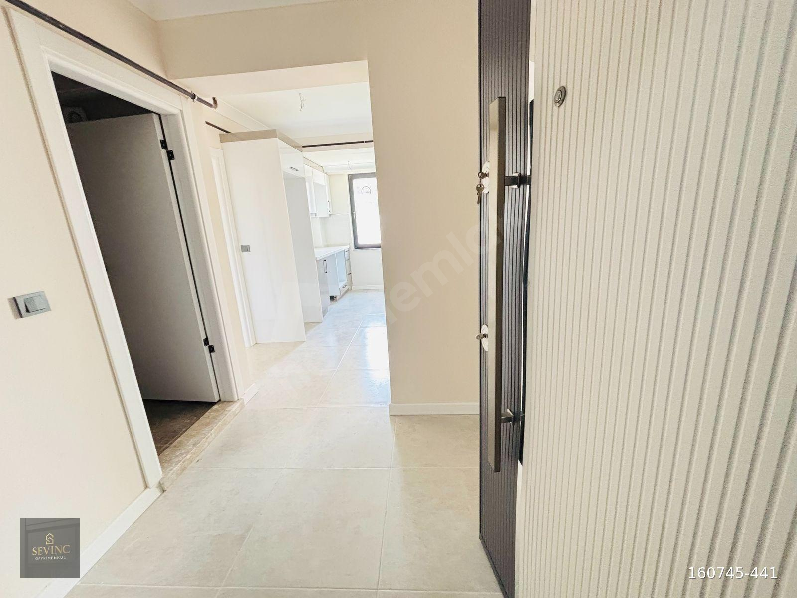 SEVİNÇ'TEN KAPALI OTOPARKLI OTURUMA HAZIR SATILIK 2+0 DAİRE