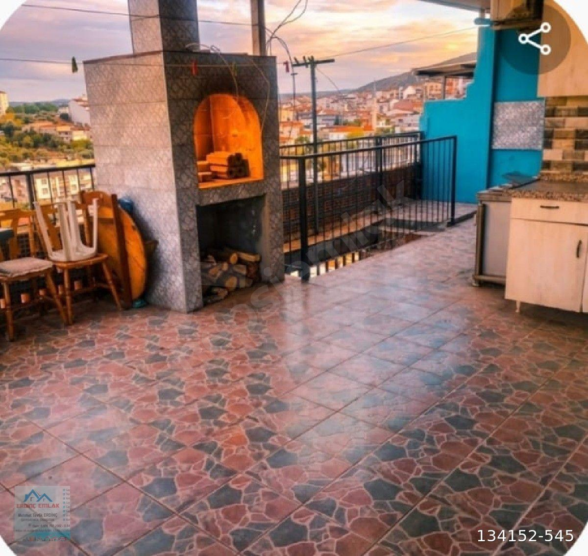 ŞÖMİNELI ŞEHİR MANZARALI GENİŞ BALKONLU KİRALIK DAİRE