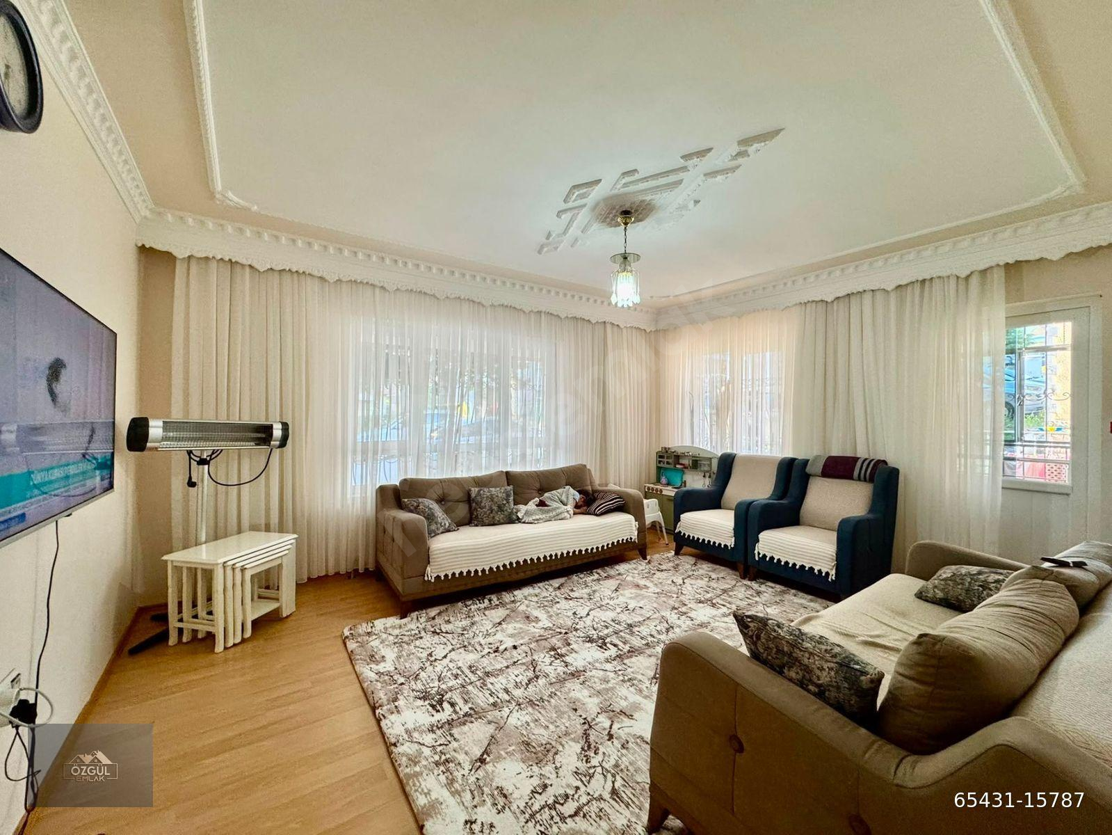 ÖZGÜL EMLAK'tan MERKEZİ KONUMDA ÇİFT BANYOLU KİLERLİ KAT KONUMUNDA G.CEPHE 3+1 Y.GİRİŞ FIRSAT DAİRE