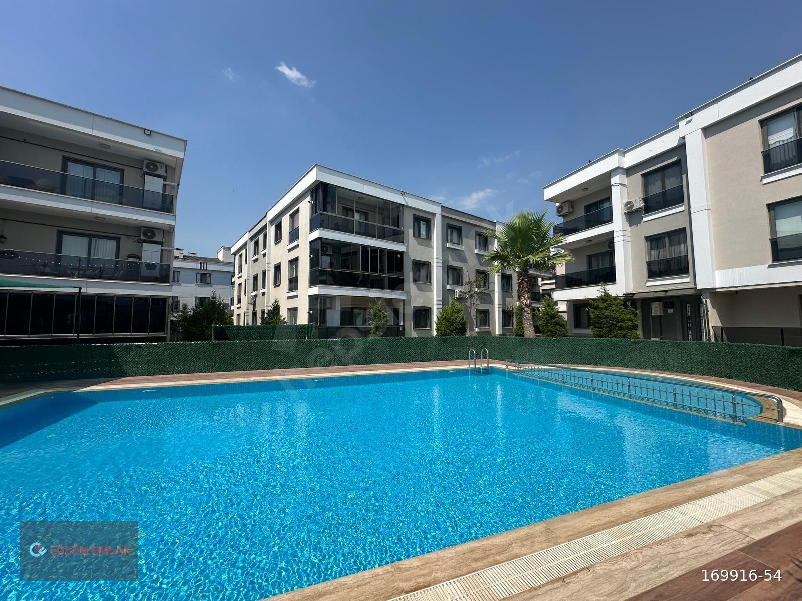 ÇÖZÜM EMLAK'TAN MURADİYE'DE HAVUZLU SİTE İÇERİNDE 2+1 LÜKS DAİRE