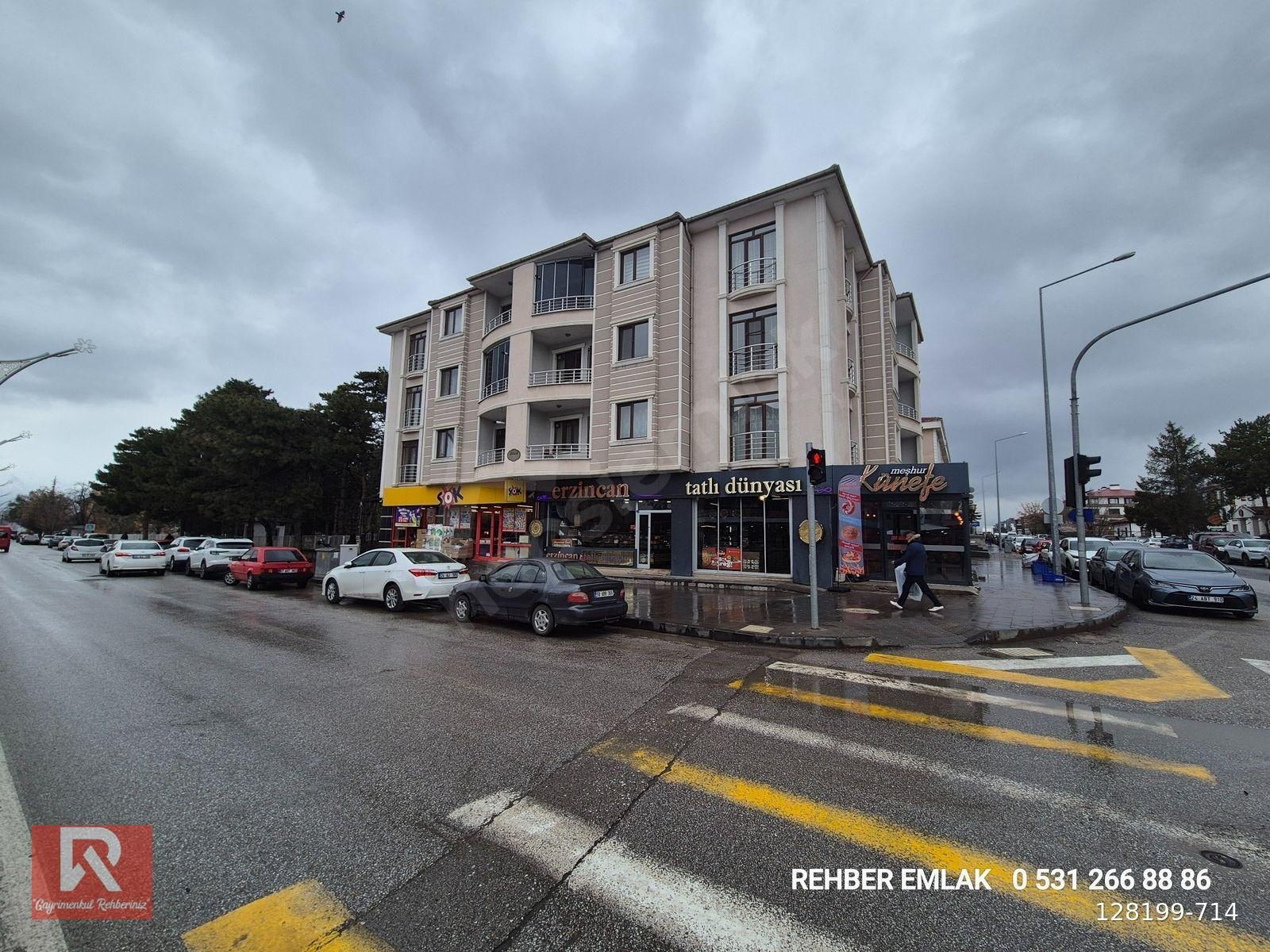REHBER EMLAK ANAYOLÜZERİ 167M2 YENİ HASTANE YAKIN 3.KAT 3+1DAİRE