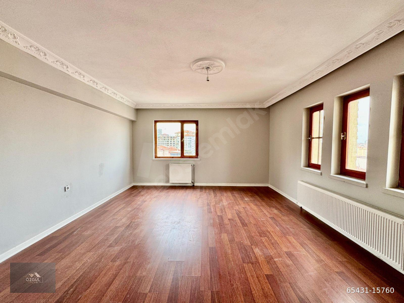 ÖZGÜL EMLAK'tan MERKEZDE OKULLAR BÖLGESİNDE ARA KAT 3+1 DAİRE