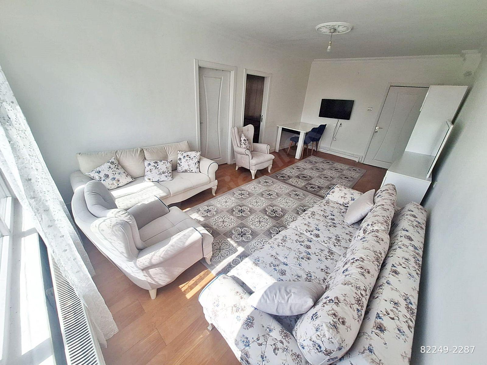 AYVALININ GÖBEĞİNDE CADDE ÜZERİNDE FULL EŞYALI