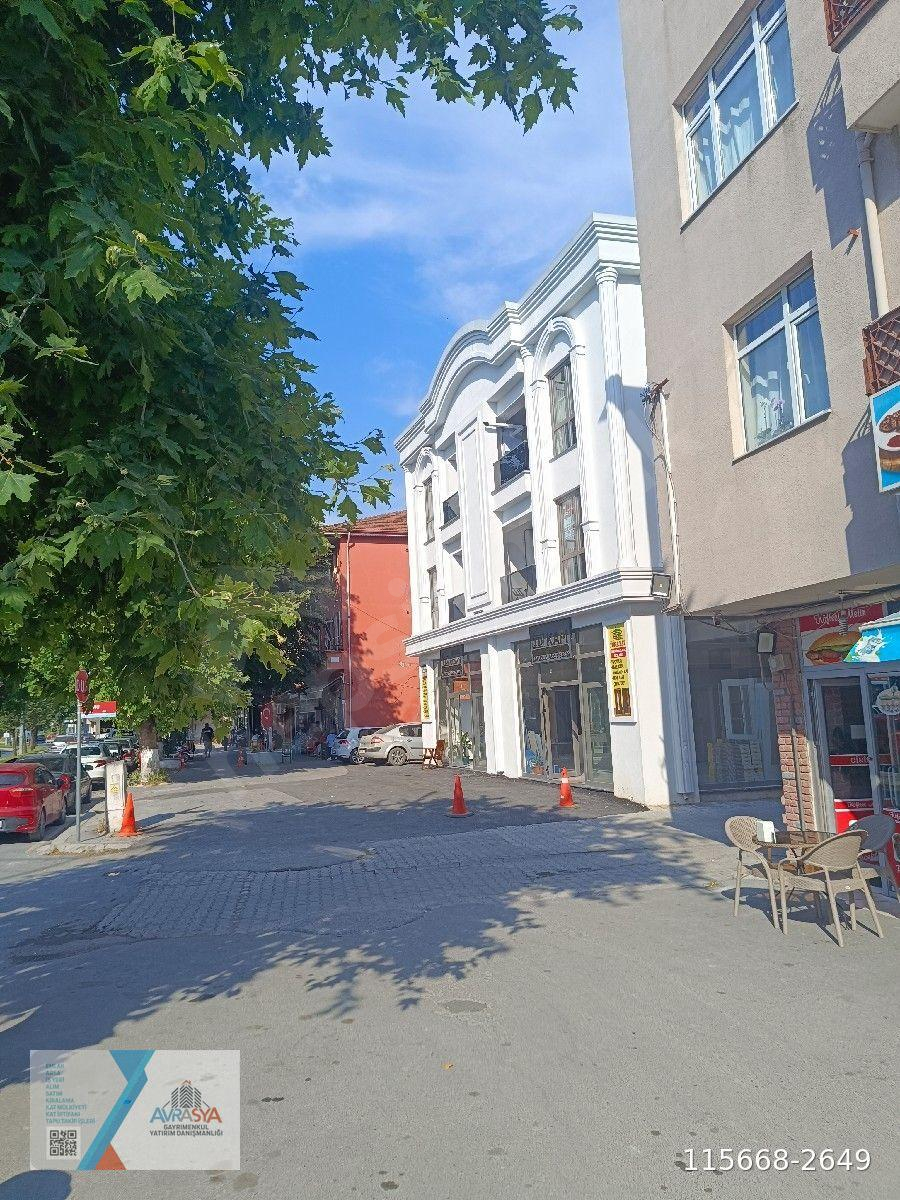 MERKEZDE CADDE ÜZERİNDE ARAKAT SIFIR DAİRE