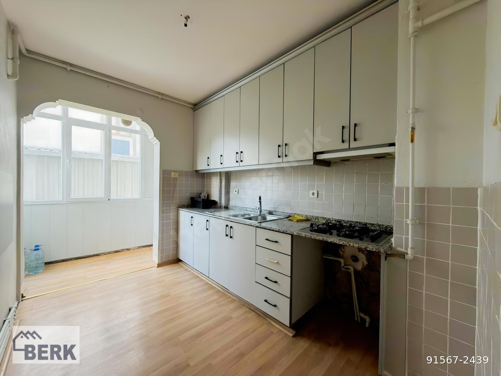 BERK EMLAK'TAN MERKEZİ KONUMDA KİRALIK 3+1 DAİRE