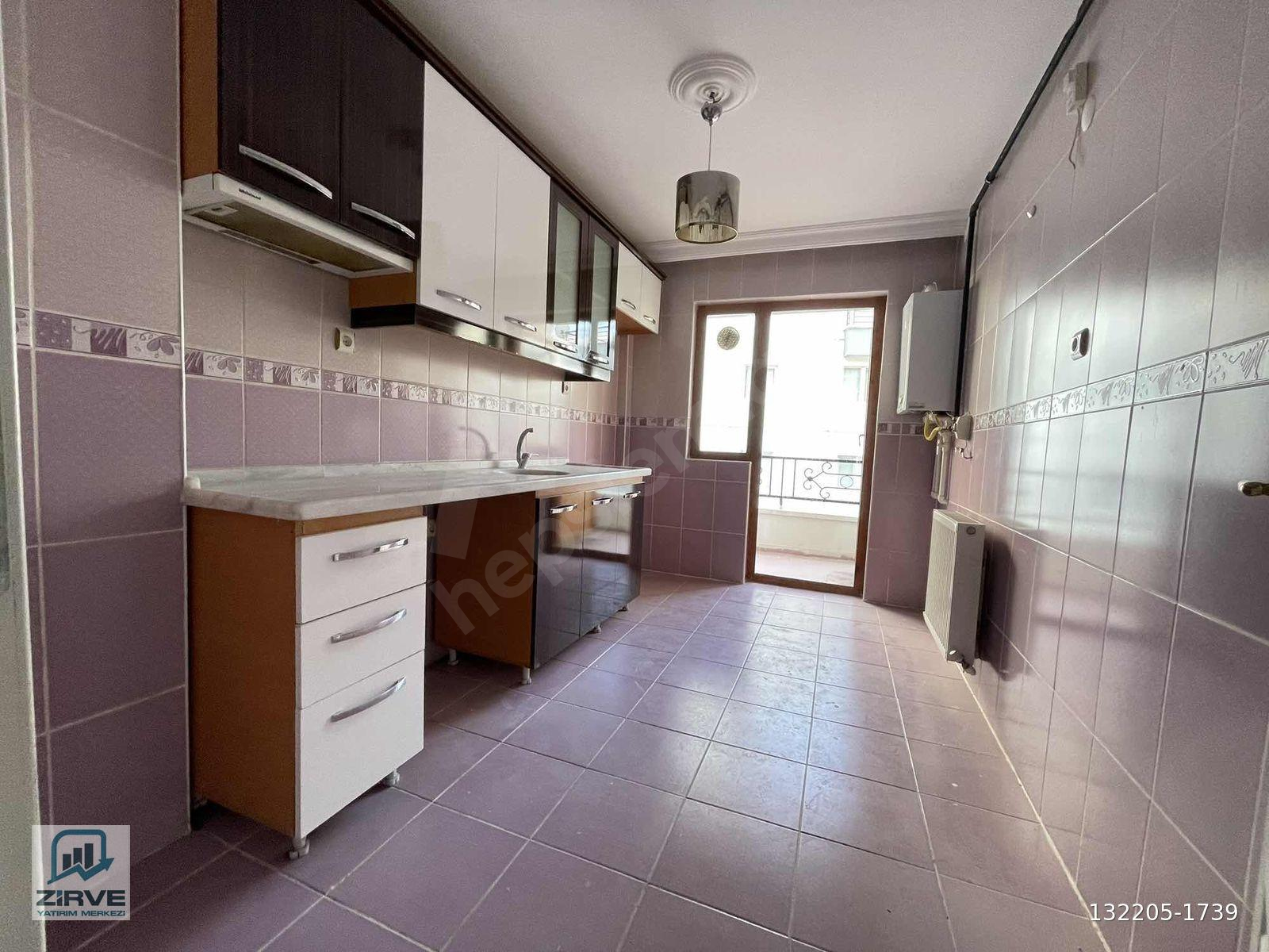 ZİRVE EMLAK'TAN UÇAKLI PARKA YAKIN ORTA KAT KİRALIK DAİRE