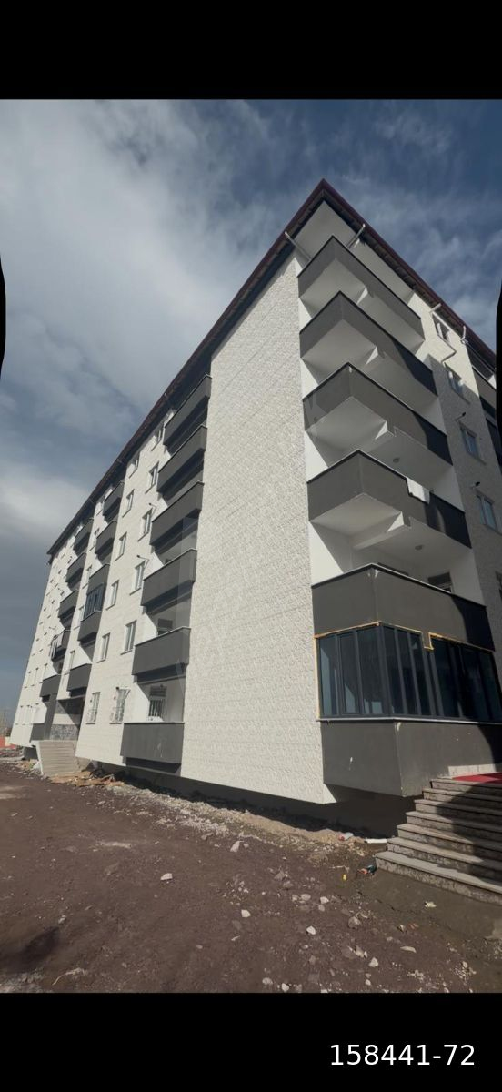 Doğubayazıt İshak Paşa mahallesinde 2.nolu sağlık ocağı karşısı