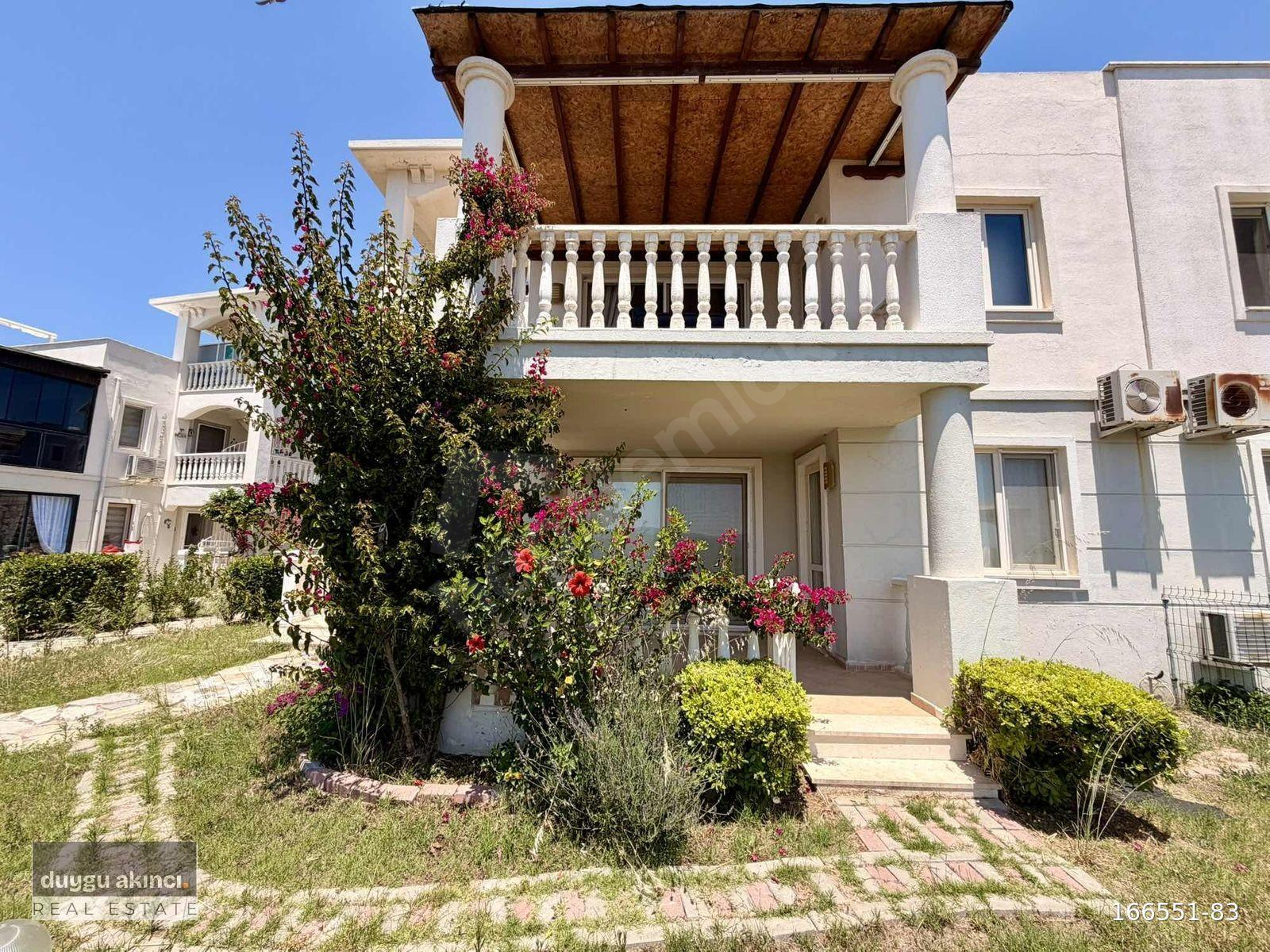 Adabükü Boğaziçi Flamingo Sitesinde Geniş Bahçeli Eşyalı 1+1