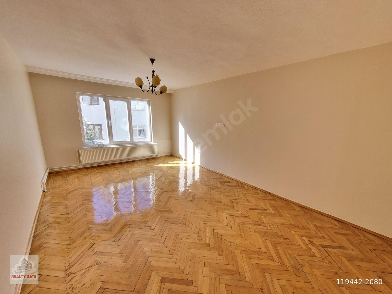 Ragıp Tüzün cad. - Metroya 14 dk.- Bol Güneşli - SATILIK DAİRE