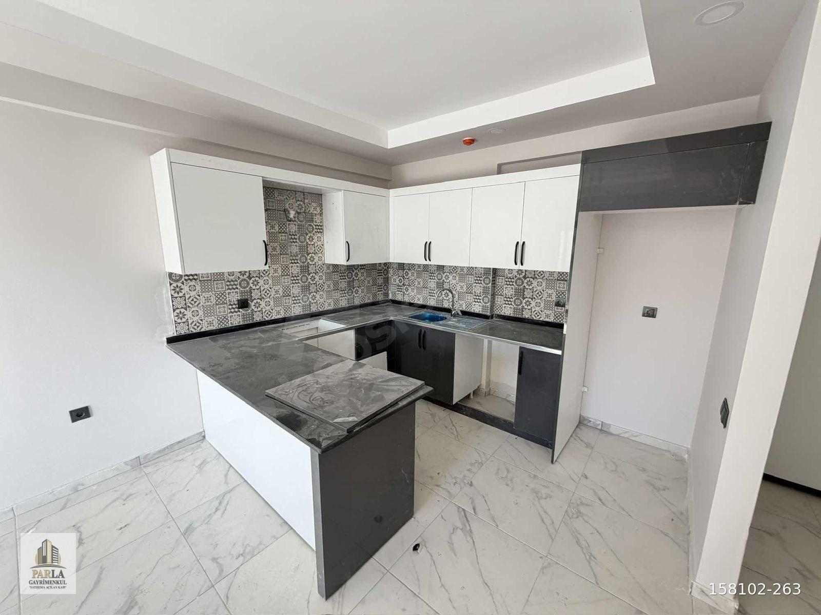 PARLA'DAN LİPARİS KREMLİN DE AQUA PARKLI SIFIR 1+1 LÜX DAİRE