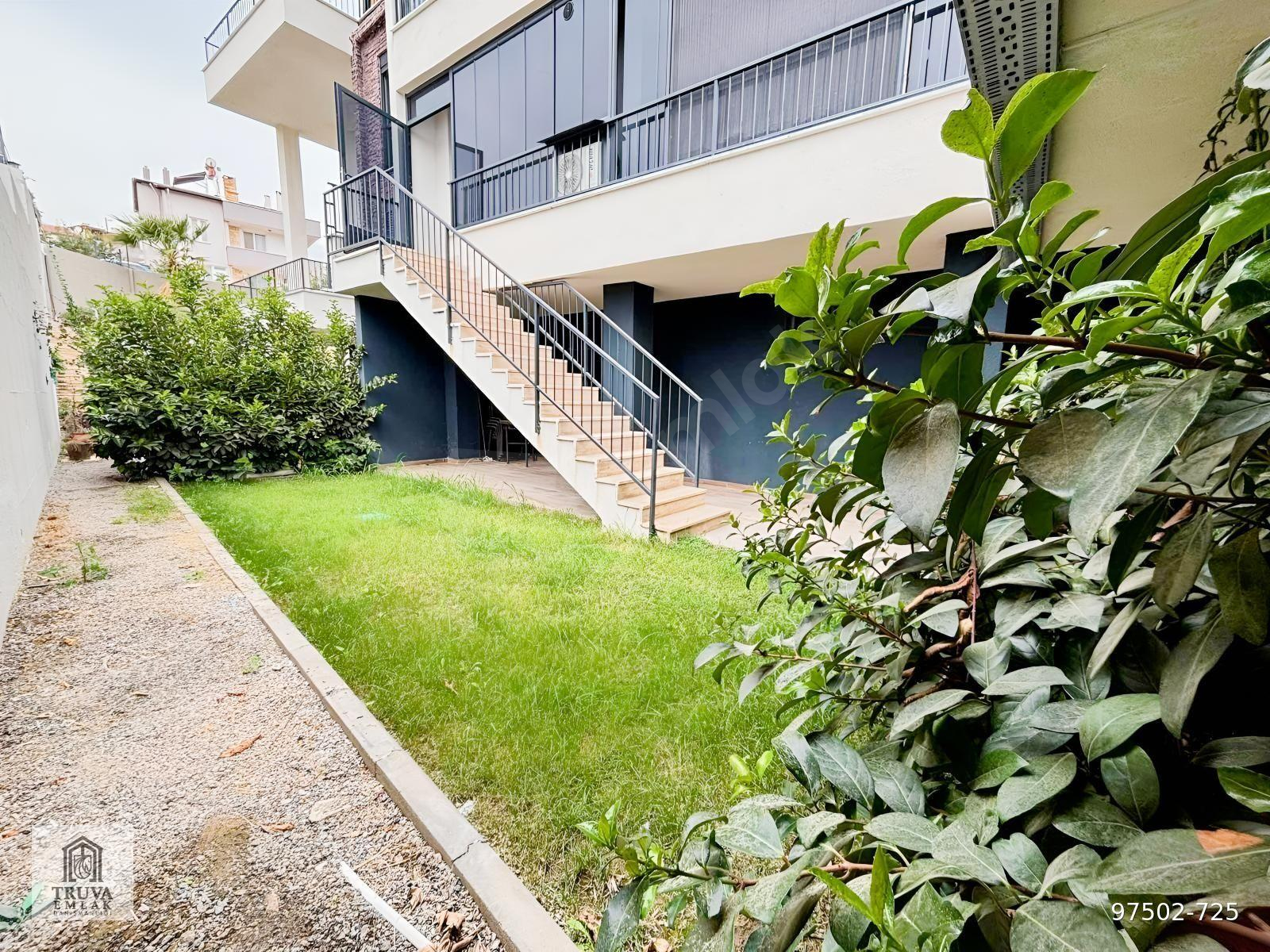 İSKELEDE DENİZE 700 METRE 70 m² BAHÇELİ, FULL EŞYALI 1+1