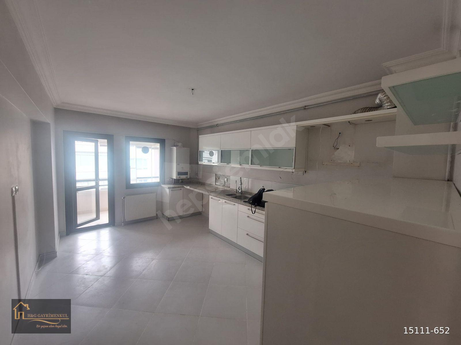 HG GAYRİMENKULDEN ARA KATTA ASANSÖRLÜ 3+1+2 130M2 ÇİFT BALKONLU