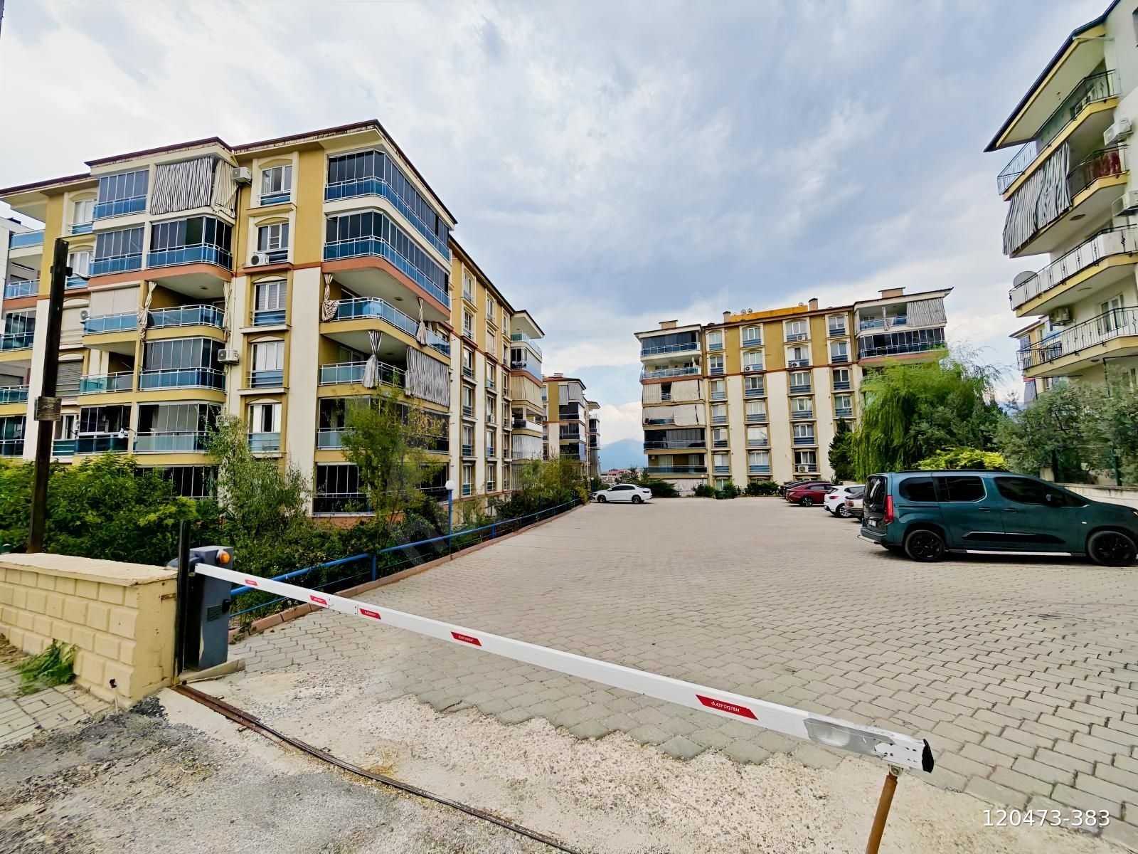 ŞEMİKLER UZKENT'TE* SON KAT FIRSAT 3+1* 180M2*YATIRIMLIK DAİRE*