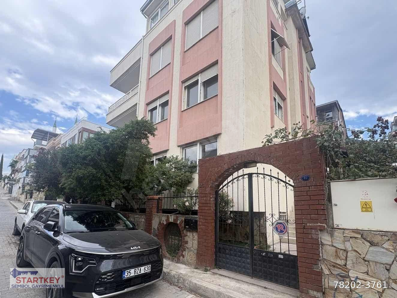 Balçova Korutürk'de Deniz Manzaralı Geniş Dubleks 5 Oda 1 Salon