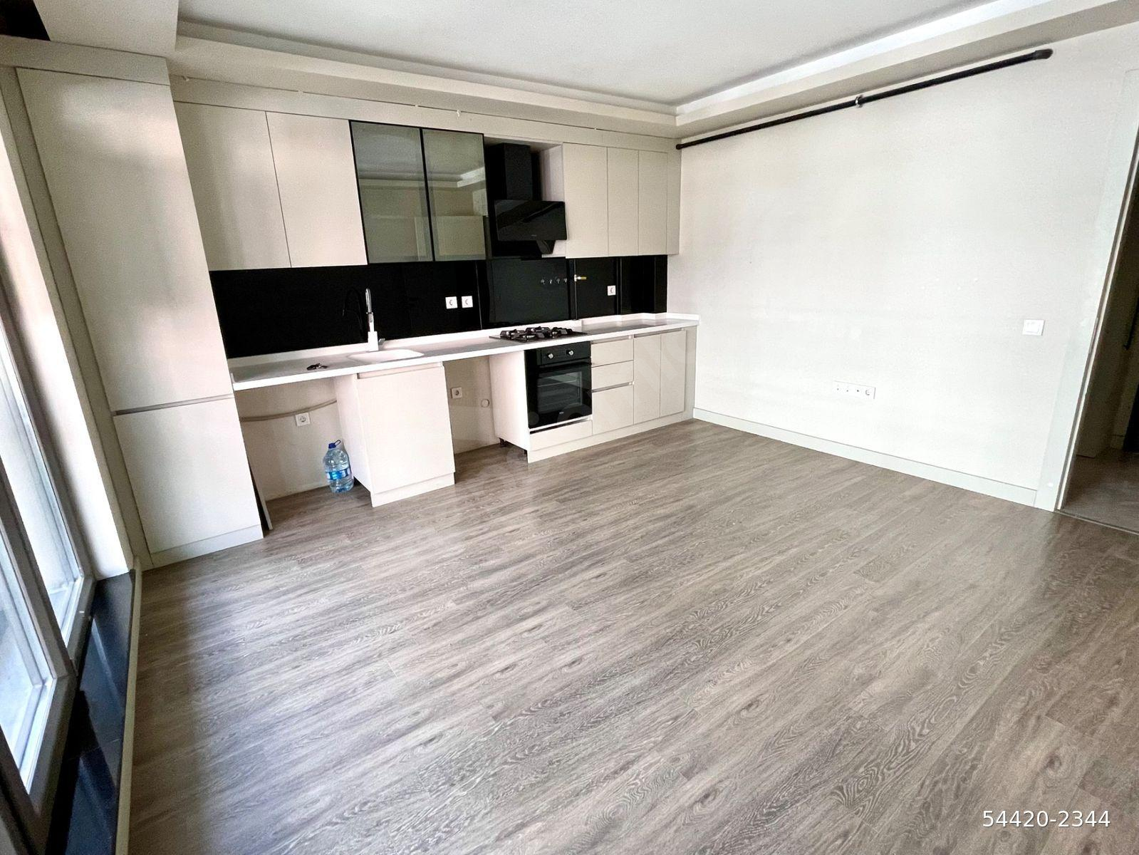 BAHÇELİEVLER'DE YENİ BİNADA GAZİ HAST.VE METRO YAKINI 1+1 ÖN CEPHE ANKASTRELİ SATILIK LÜKS DAİRE