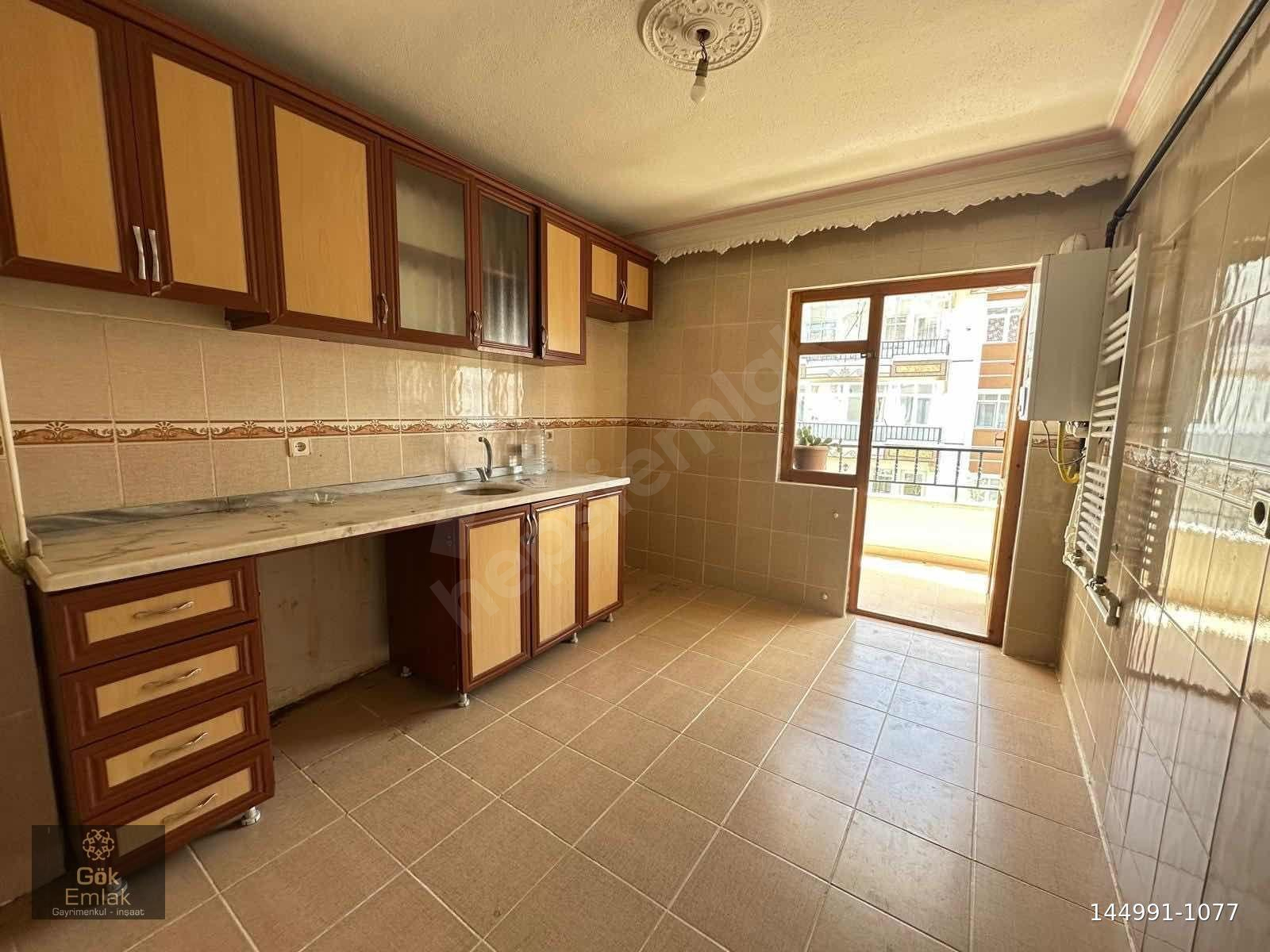 MALAZGİRT'TE MAVİ OKULA YAKIN ÖN CEPHE BAĞIMSIZ 3+1 ARA KAT