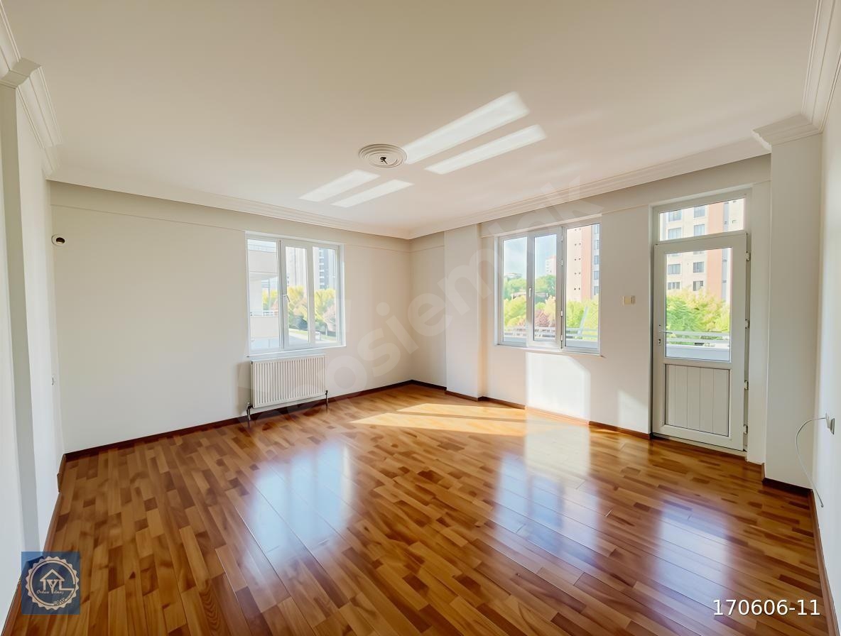 Güvenevler'de Kiralık 2+1 Kombili, Yeni Boyalı, Park Manzaralı