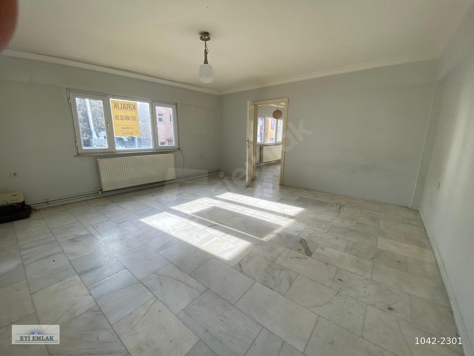 ETİ'DEN ORTAKÖY SAHİL ANA CADDESİ PARALELİNDE, KÖŞEDE BİNADA GENİŞ 1+1 75M2 KOMBİLİ 2. KAT DAİRE