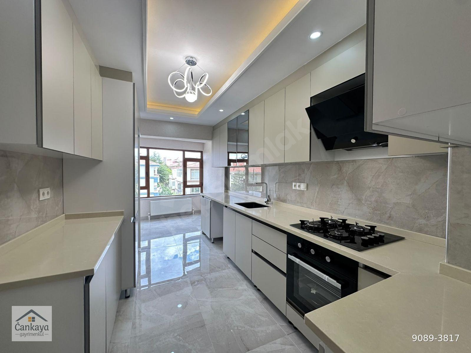 ÇANKAYA GAYRİMENKULDEN 19 MAYIS HASTANESİ KARŞISI İLKER 1.CADDE YANI ARA KATTA ULTRA LÜX 3+1+2-BANYO