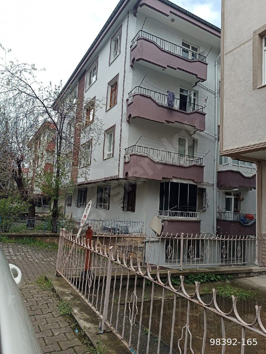 Peyami Safa mahallesi 370 cadde 369 sokakta son kat 3+1 kiralık daire