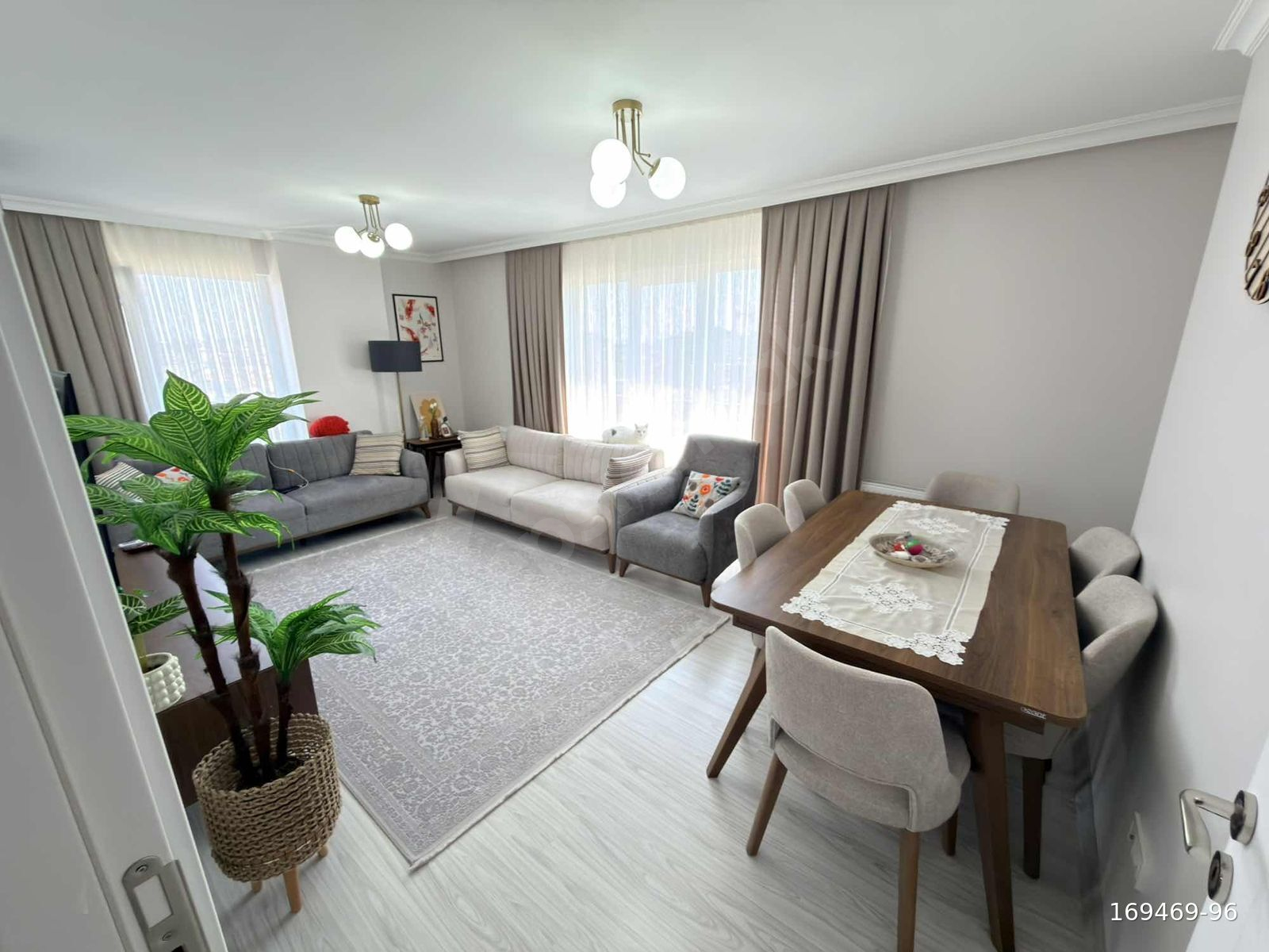 METROYA 3 DK.DONANIMLI SİTEDE GÜNEY CEPHE MANZARALI 3+1 DAİRE