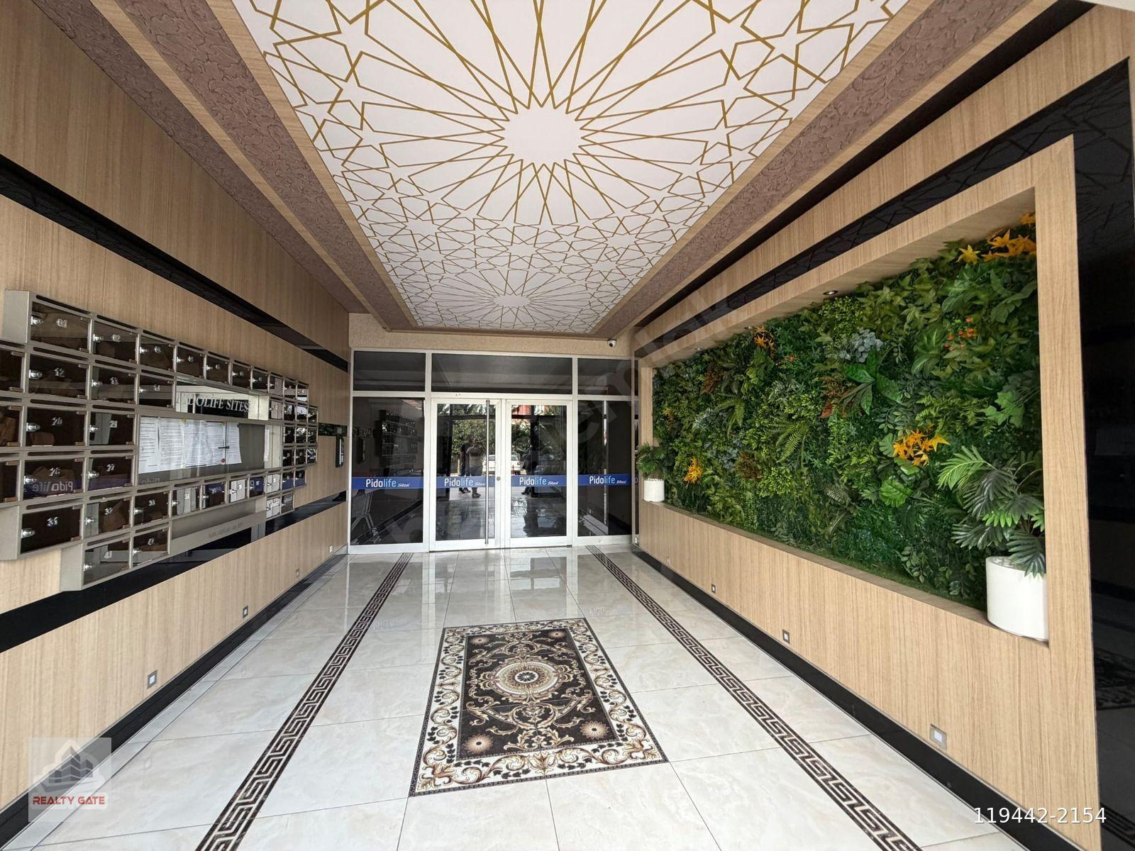 Pidolife Sitesi'nde Manzaralı Önü Açık Yapılı Satılık 4+1