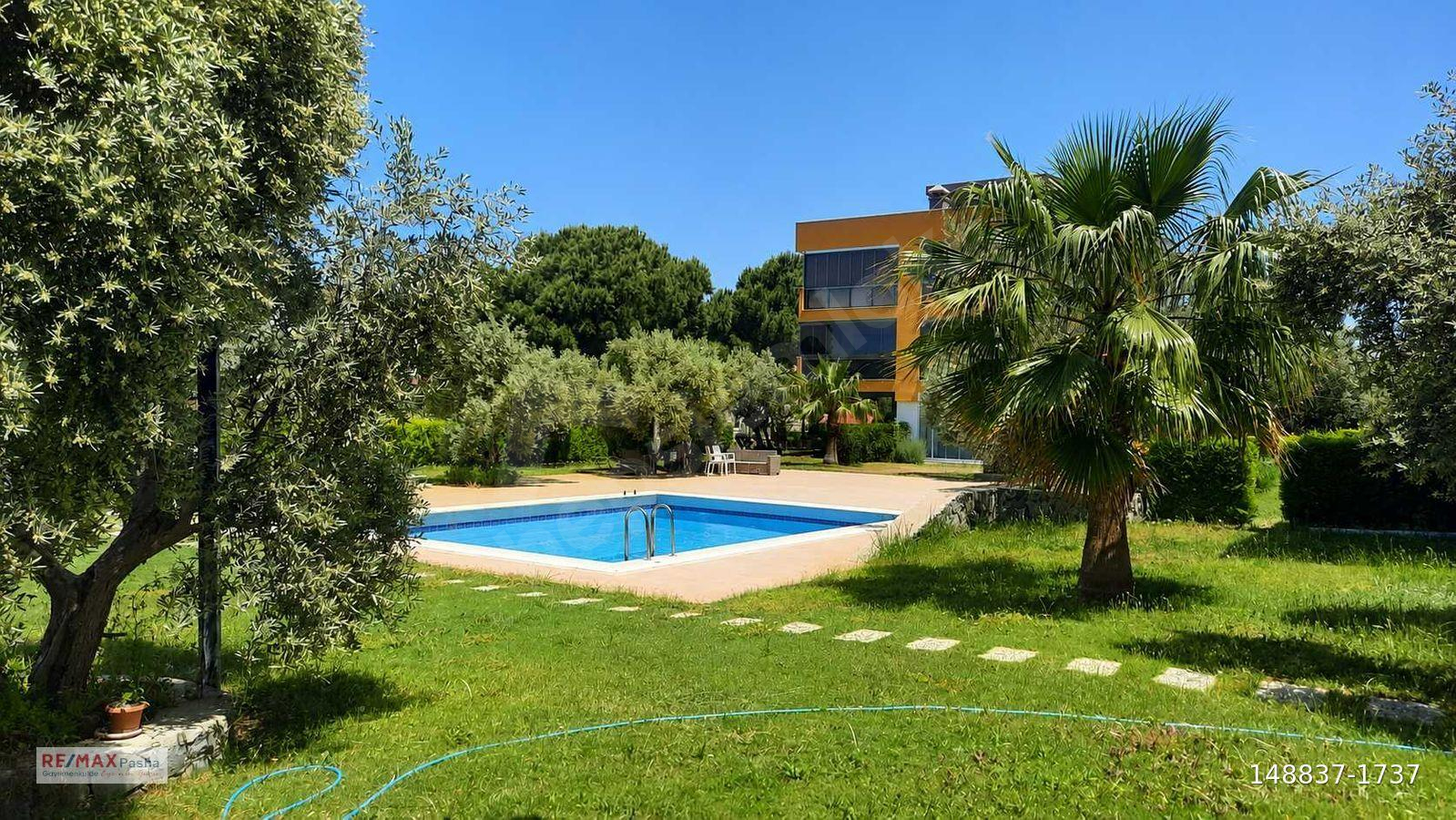 KUŞADASI DAVUTLAR HAVUZLU SİTEDE SATILIK 1+1 BAHÇE KATI DAİRE