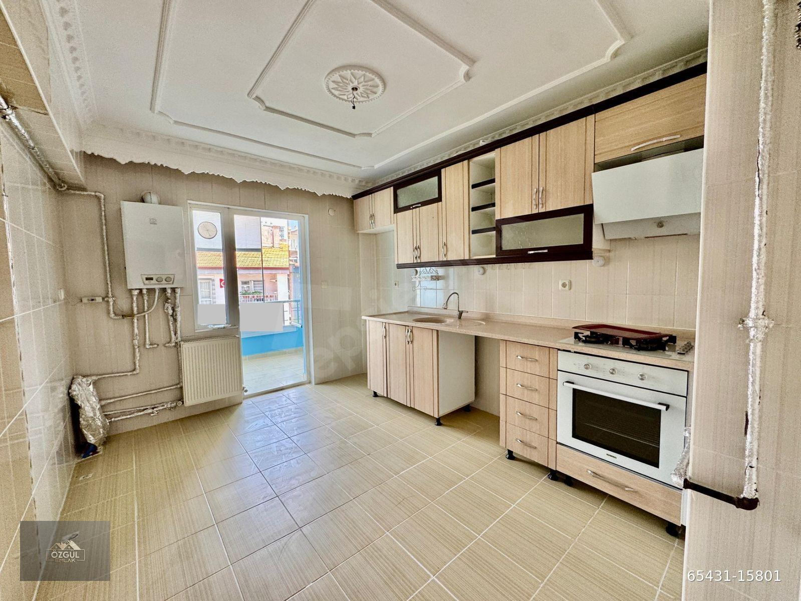 ÖZGÜL EMLAK'tan MERKEZDE ÇİFT BANYOLU FULL YAPILI KATTA 3+1 MASRAFSIZ DAİRE