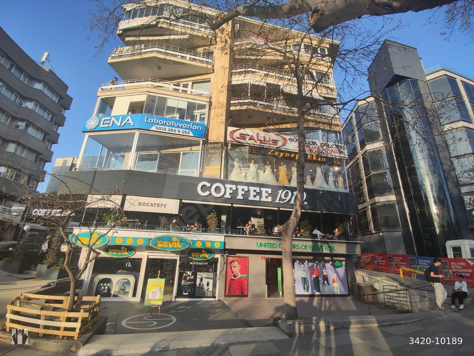 TUNALI HİLMİ CADDESİNDE KUĞULU PARK KARŞISI 330 m2 FULL YAPILI