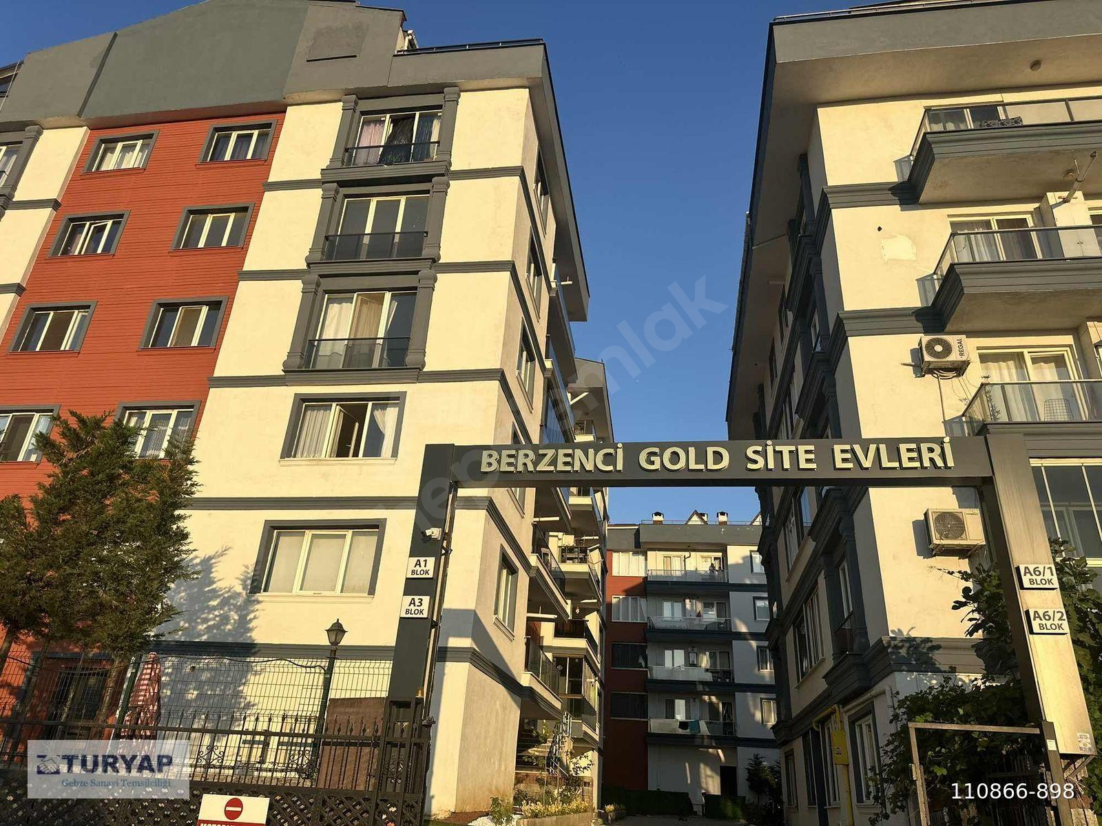 ÇAYIROVA GOLD CİTY EVLERİNDE DENİZİ GÖREN 5+1 GENİŞ DUBLEX