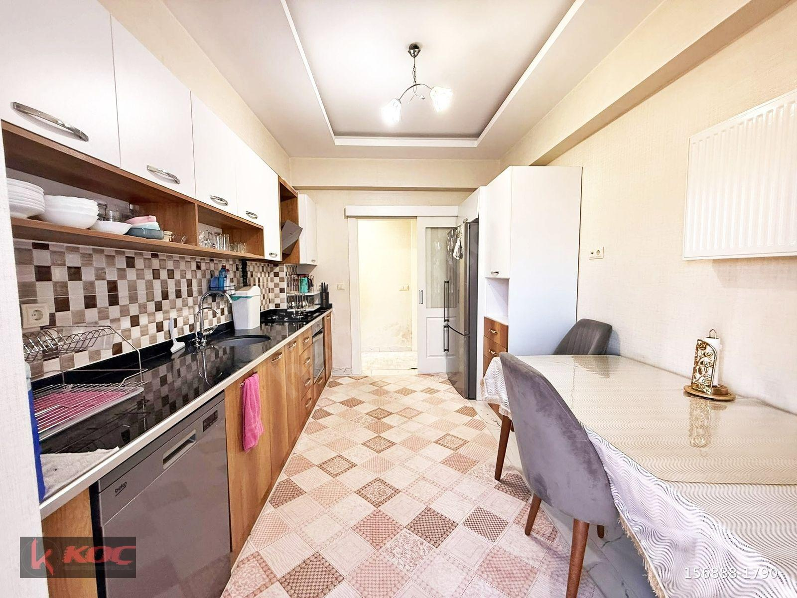 KARACAAHMET'TE CADDE YAKINI MASRAFSIZ BAKIMLI CAM BALKONLU 2+1