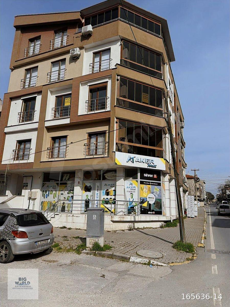 BİG WORLD DEN ALTAY CADDE ÜZERİ ARA KAT SATILIK 3+1 DAİRE