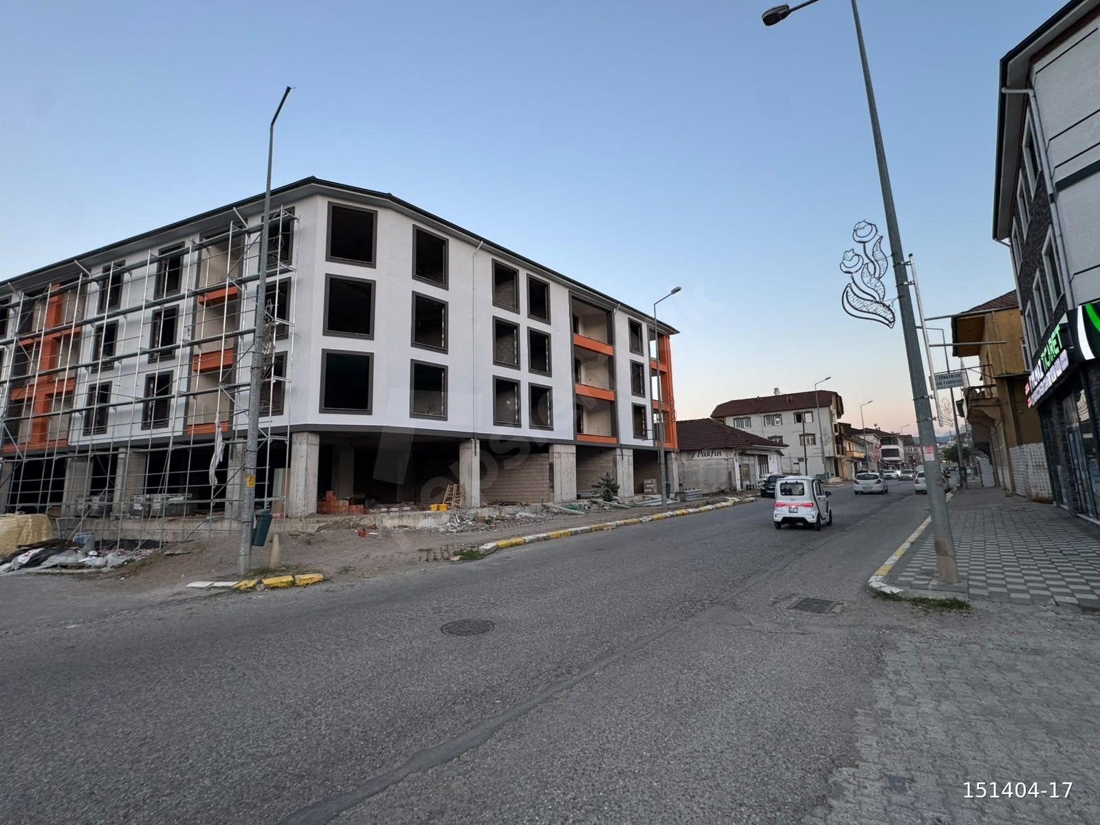 DÜZCEDE ACİL SATILIK ASANSÖRLÜ 1+1 DAİRELER