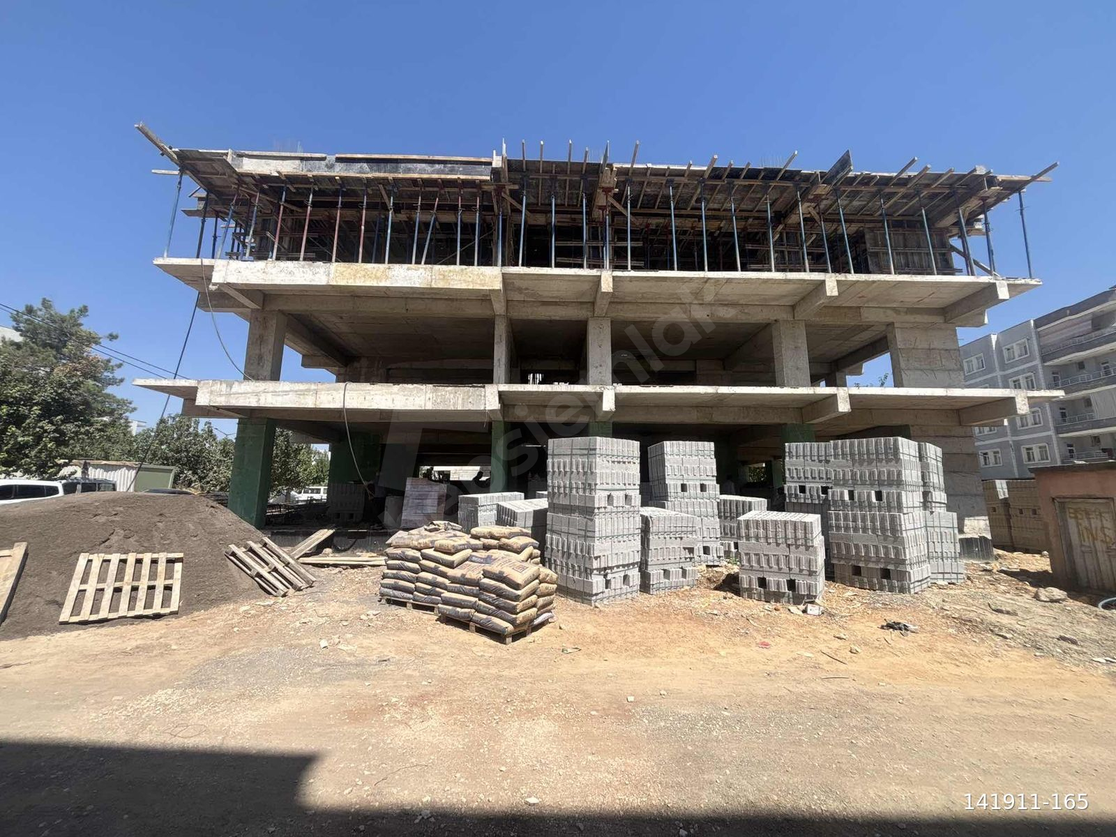 KURTOĞLUNDAN MALİYE ÜST TATAFINDA ÇEVRE YOLU DİBİNDE LÜX 1+1